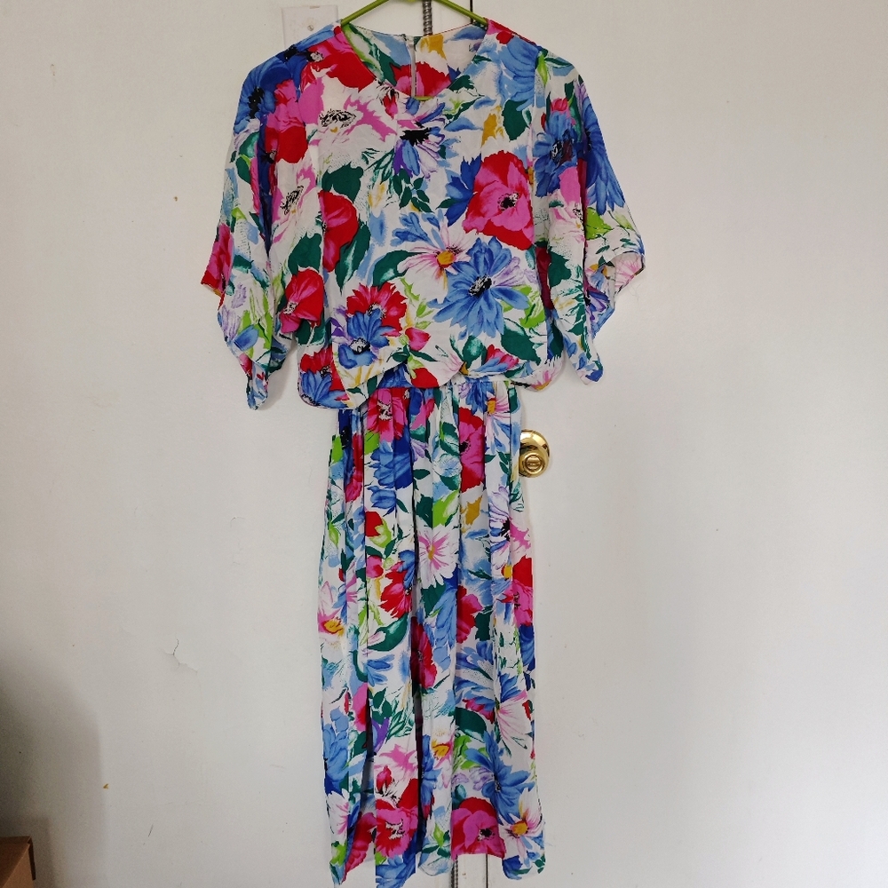 Beautiful VTG Starlo Floral Multicolor Dress